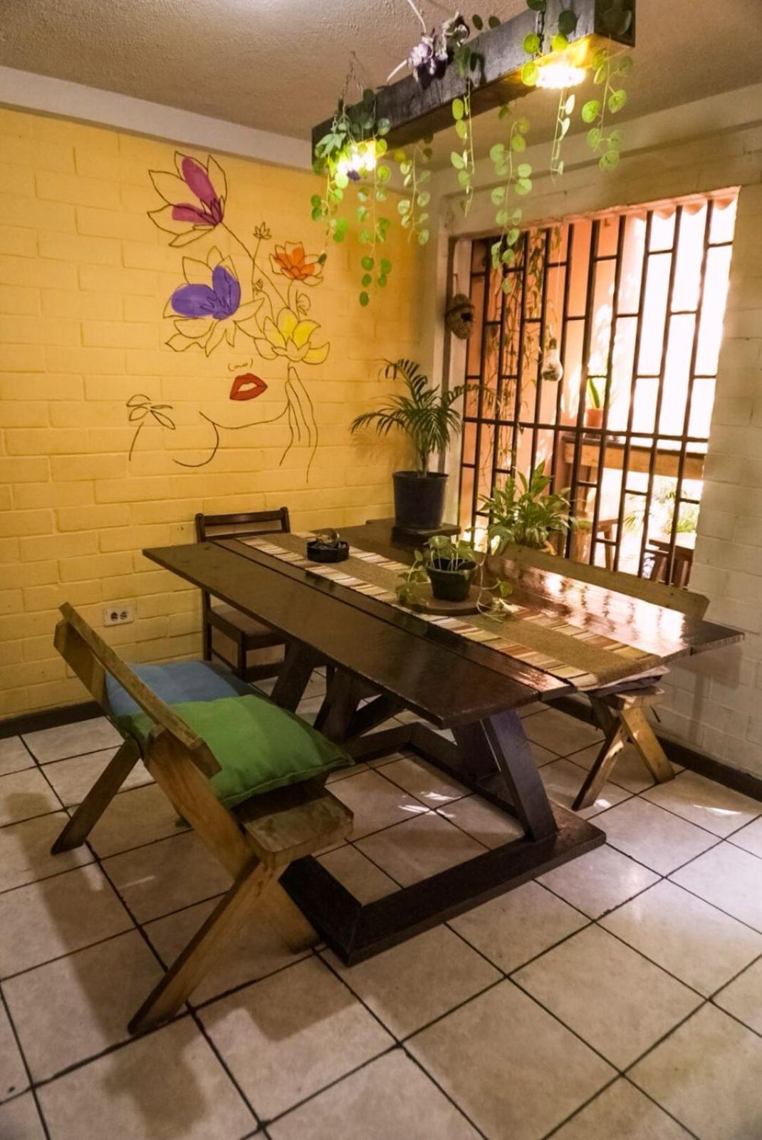 Pool House Hostel サンタ・アナ エクステリア 写真