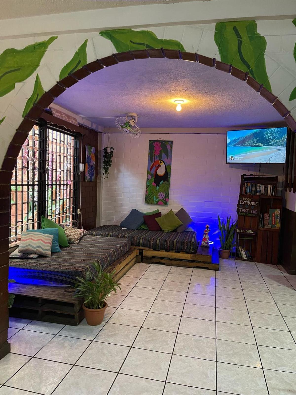 Pool House Hostel サンタ・アナ エクステリア 写真
