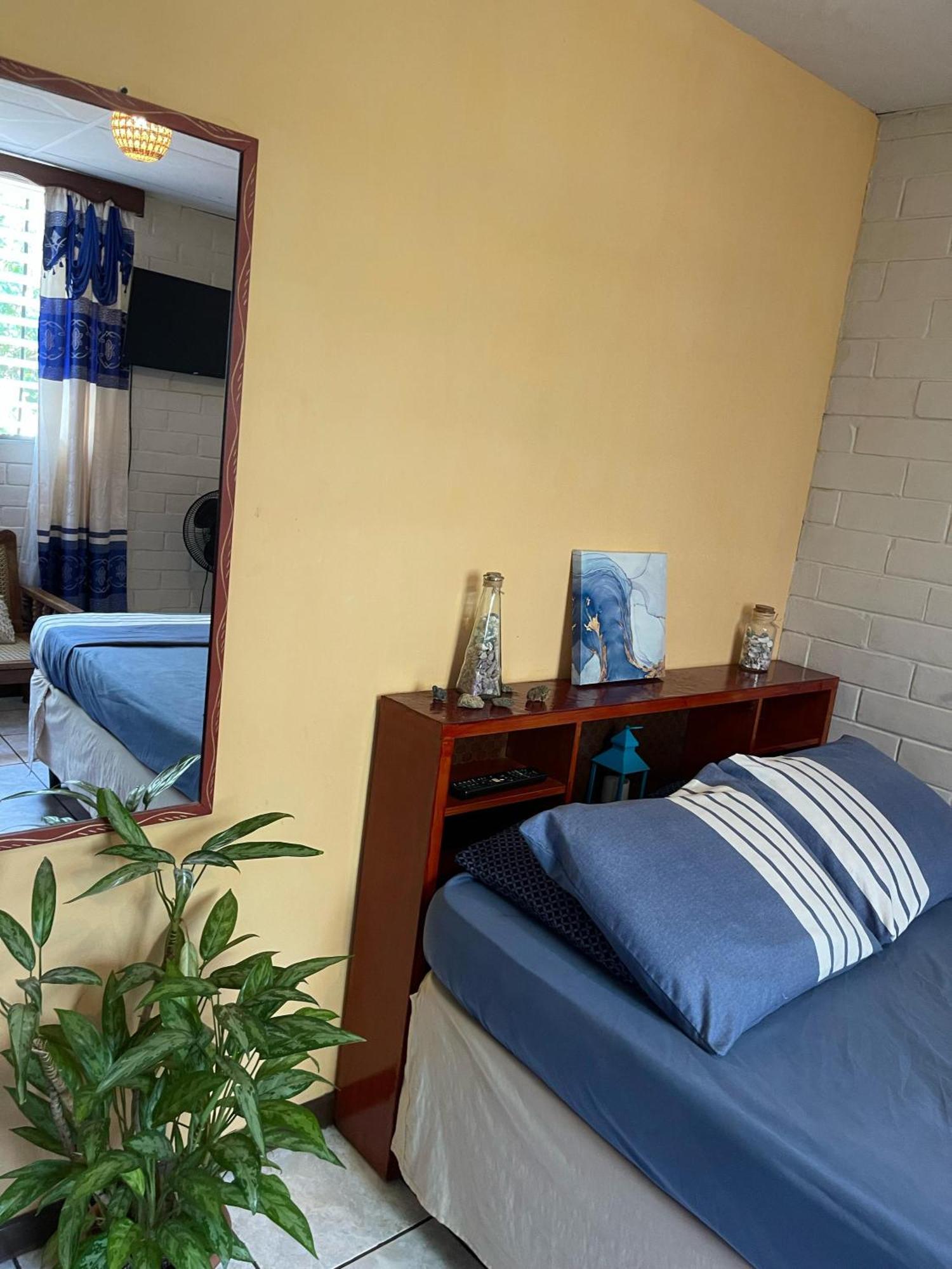 Pool House Hostel サンタ・アナ エクステリア 写真