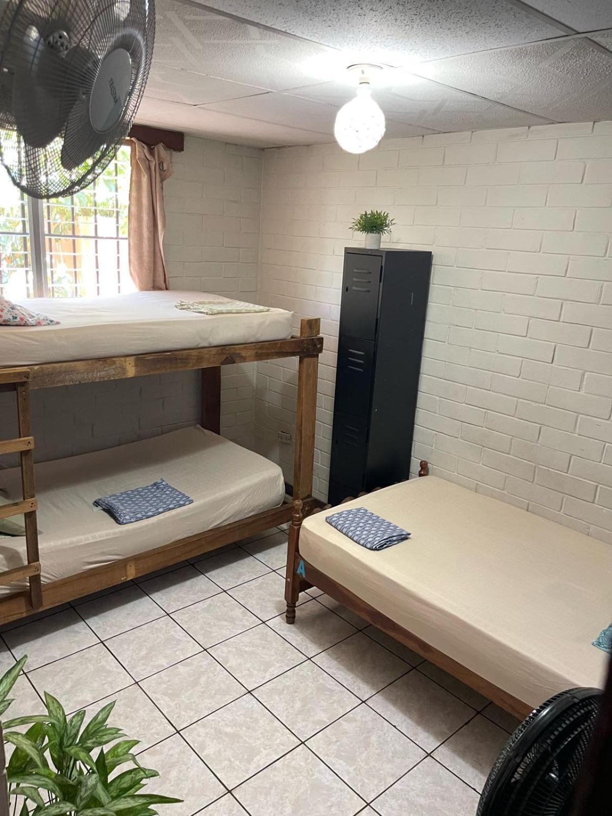 Pool House Hostel サンタ・アナ エクステリア 写真